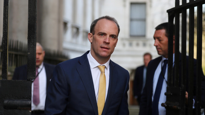 El canciller Dominic Raab se pone al mando del Gobierno británico mientras Johnson sigue en el hospital