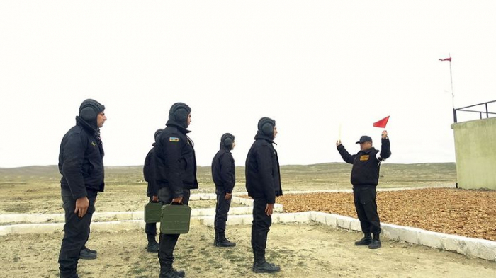   Panzerbesatzungen auf Kampfbereitschaft überprüft -   FOTO    