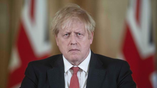 Johnson se encuentra «estable» tras pasar la segunda noche en cuidados intensivos por el coronavirus