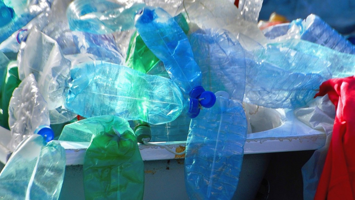 Hallan una enzima capaz de reciclar botellas de plástico para hacer nuevas botellas