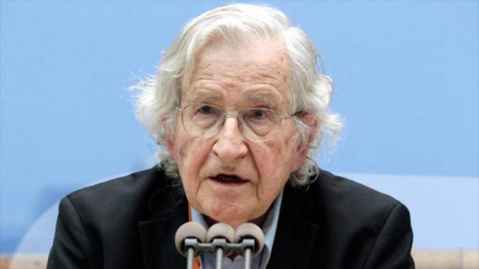 Chomsky critica a Trump por seguir con las sanciones contra Irán