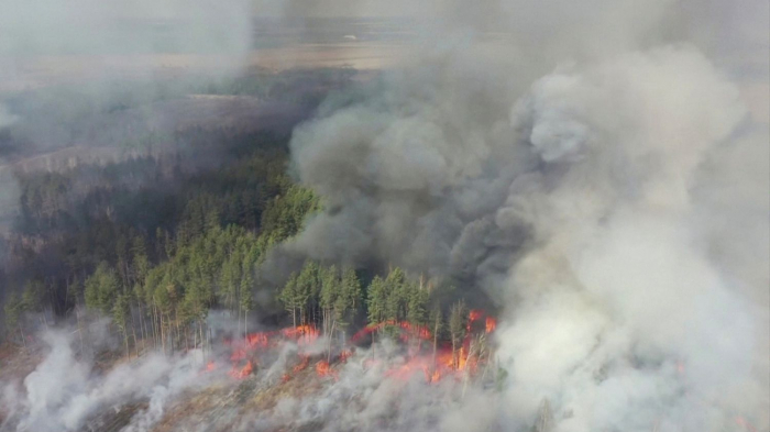 Ucrania asegura que ha controlado el incendio de Chernóbil aunque aún luchan contra rescoldos