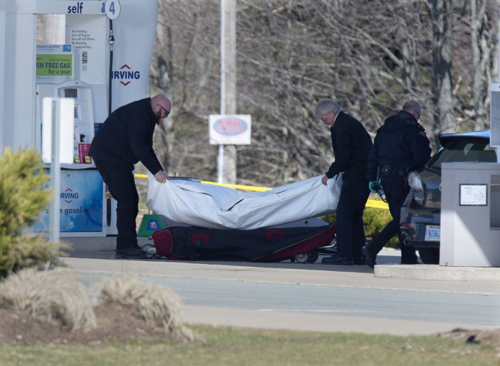   Un hombre mata al menos a 16 personas a tiros en Canadá  