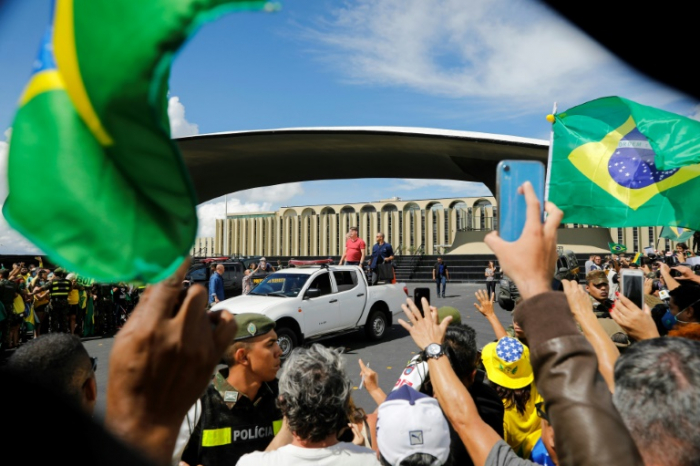 Bolsonaro nimmt an Protest gegen Corona-Restriktionen teil
