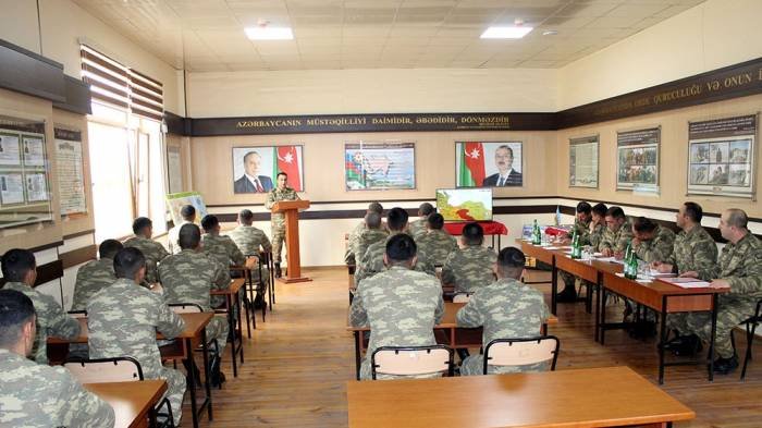   Army holds "Best group leader for classes on socio-political training" contest  
