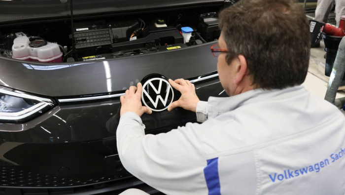  VW fährt die Produktion nach Corona-Pause wieder hoch 