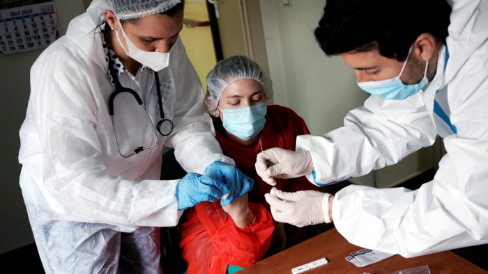 Investigadores españoles trabajan en el desarrollo de un test de coronavirus tan sencillo como una prueba de embarazo