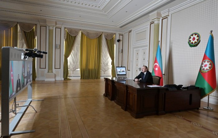  Ilham Aliyev platica con el presidente de Lituania por videoconferencia 