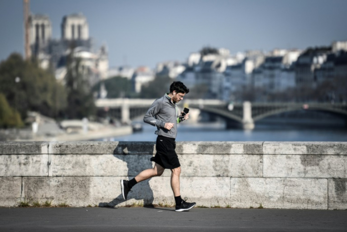 France orders 10 metres between joggers, cyclists