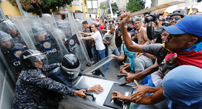 ترامب يبحث مع الرئيس الكولومبي الوضع في فنزويلا