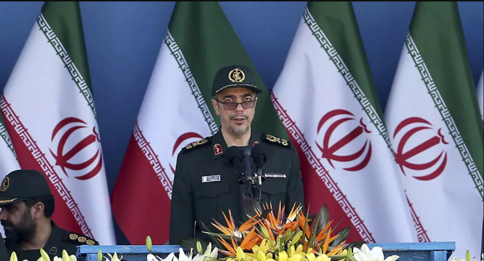 رئيس الأركان الإيراني يصف أداء الجيش في مكافحة "كورونا" بالمميز جدا
