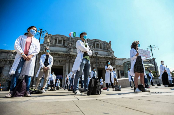 En Italie, des milliers de médecins dans la rue pour réclamer une réforme