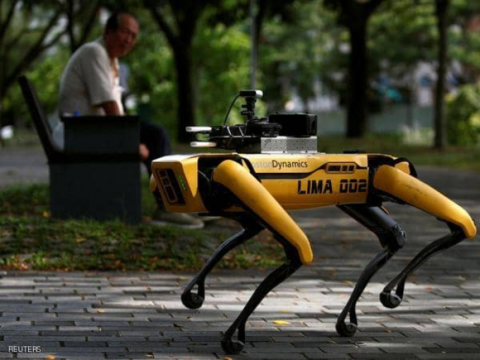 سنغافورة تستعين بـ "الكلب الآلي" في مواجهة كورونا