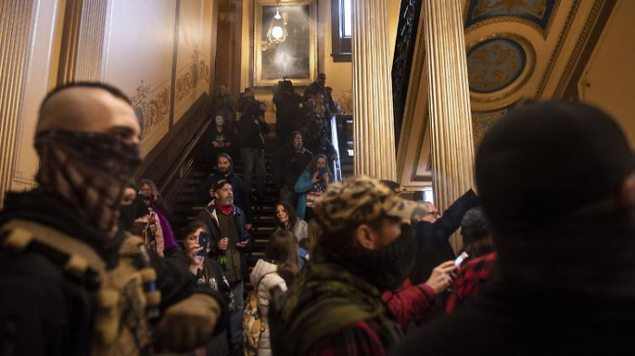   Bewaffnete stürmen Parlament in Michigan  