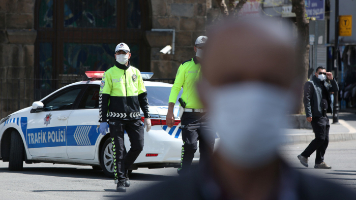 Un turco favorecido por la amnistía penitenciaria decretada por el covid-19 sale de prisión y mata a su hija