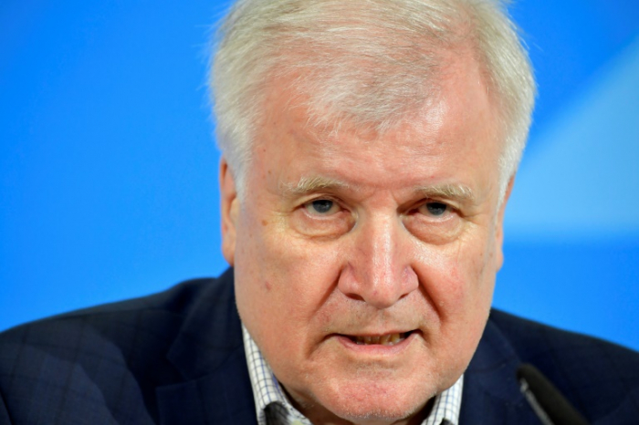   Seehofer befürwortet Bundesliga-Spielbetrieb unter strengen Voraussetzungen  