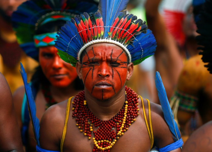 Stars fordern von Bolsonaro Schutz von Brasiliens Ureinwohnern vor Coronavirus