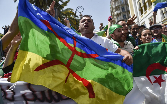   Algérie:   manifestation anti-régime malgré le Covid-19