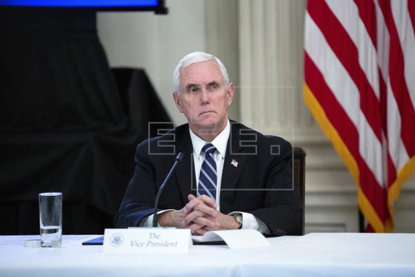 Mike Pence no se aislará pese a que su portavoz se contagió de COVID-19