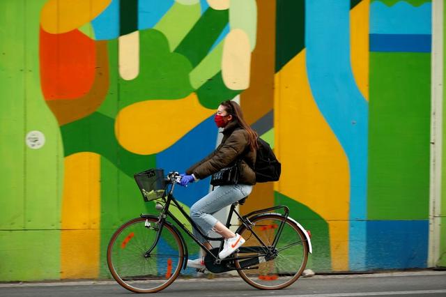 Boost for bikes as Europeans gear up for coronavirus commute