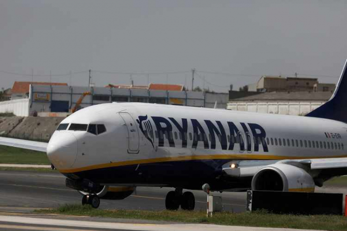 Ryanair to recommend face masks on board, ban toilet queues