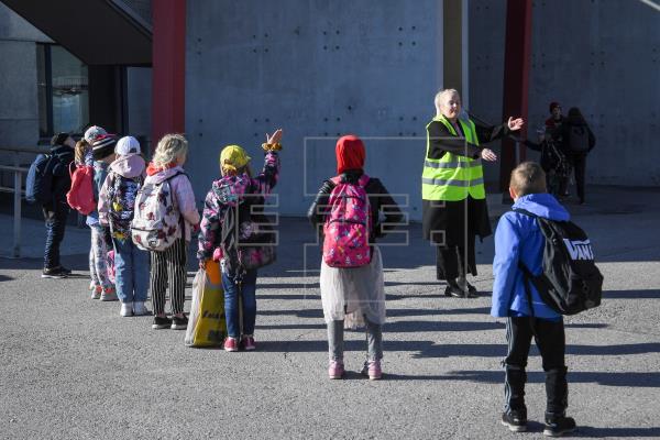 Finlandia reabre escuelas y guarderías y da por controlada la pandemia