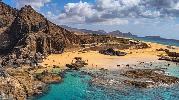 La primera playa de la Unión Europea en reabrir para los bañistas