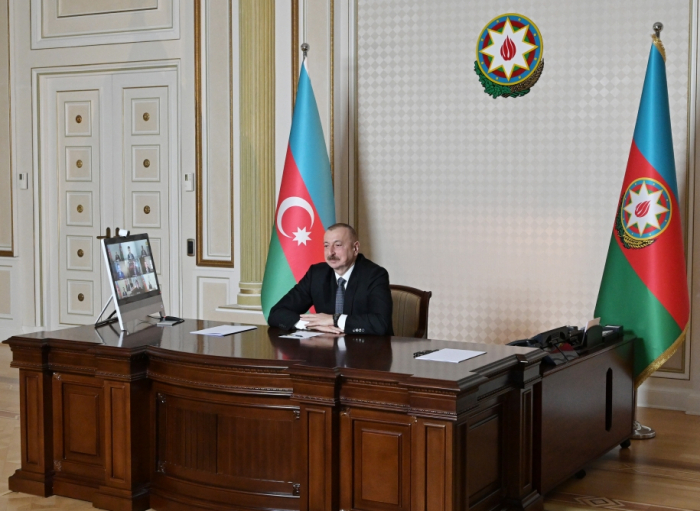   Präsident Ilham Aliyev hält eine Videokonferenz mit dem CISCO-Management ab  