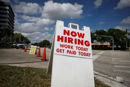 Las autoridades en Miami están listas para reabrir pero sus comerciantes no están tan seguros