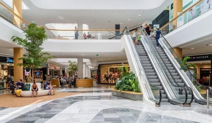   Azerbaijani: Big shopping malls remain closed due to high risk of infection  