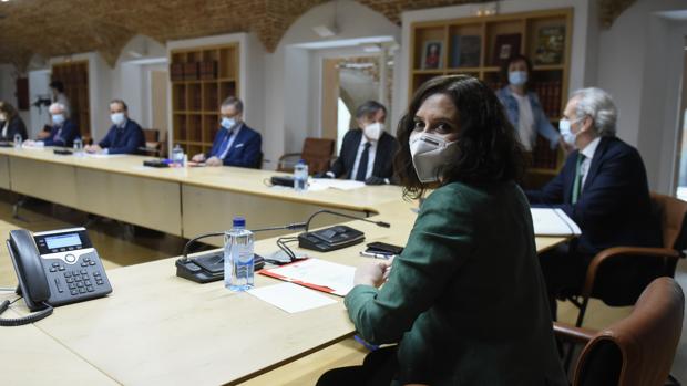 Expertos sanitarios avalan, en un encuentro con Ayuso, que Madrid está lista para pasar a la fase 1