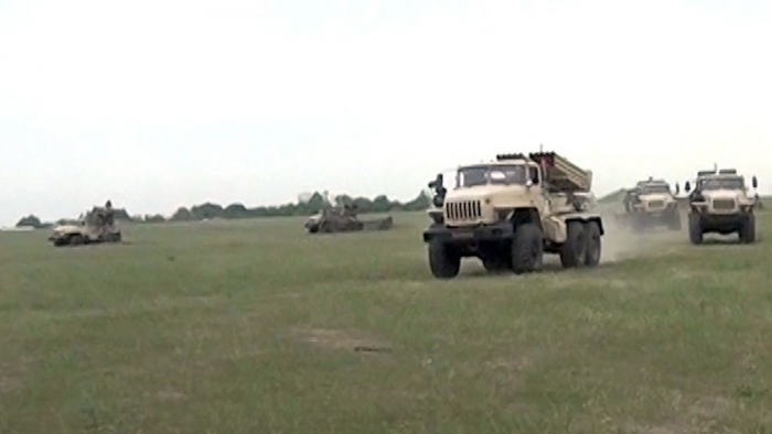  Las tropas se trasladadan durante los ejercicios -  VIDEO  