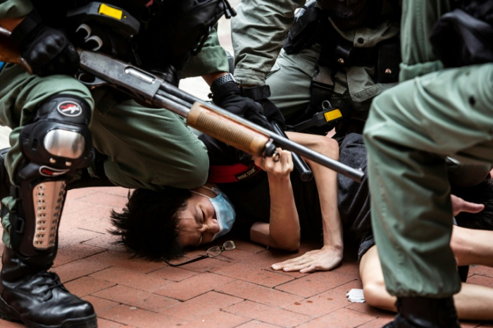 Prügelattacke auf Anwalt bei Protesten gegen neues Sicherheitsgesetz in Hongkong