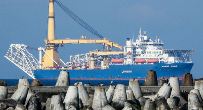 Nord Stream 2: „Akademik Cherskiy“ verlässt deutschen Hafen Mukran und ankert in der Nähe