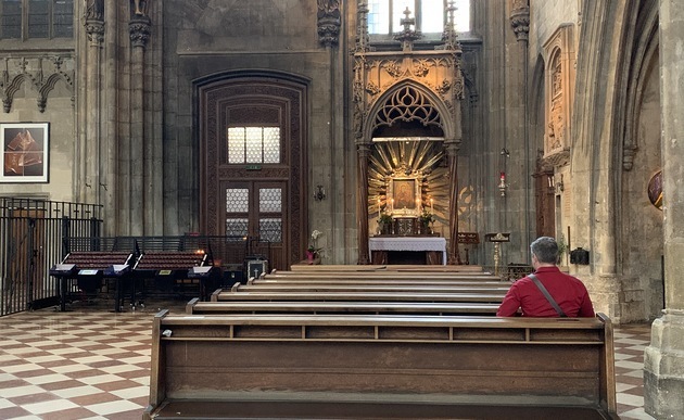 Papst Franziskus leitet Rosenkranzgebet gegen Corona-Ausbruch – Live aus Vatikan