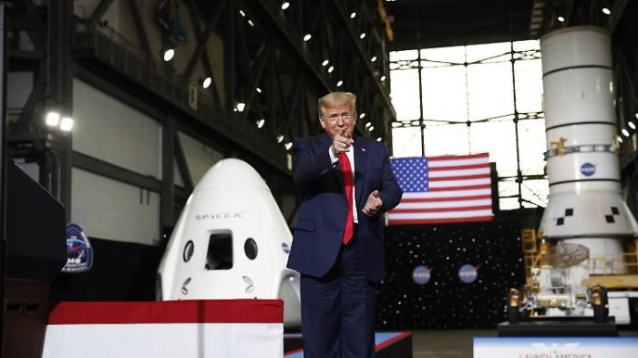   Trump: "triumphale Rückkehr zu den Sternen"  