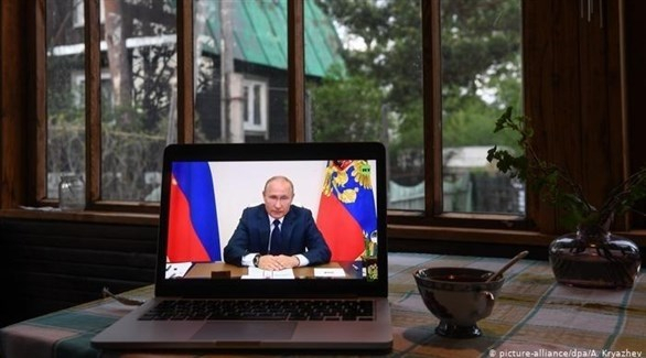 بوتين يظهر في الكرملين مع احتمال تخفيف القيود