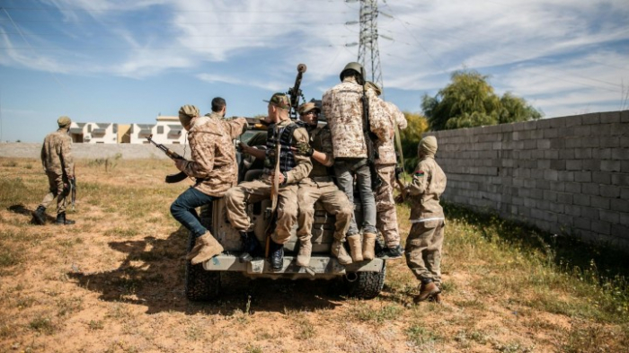   Haftar-Truppen bombardieren Tripolis  