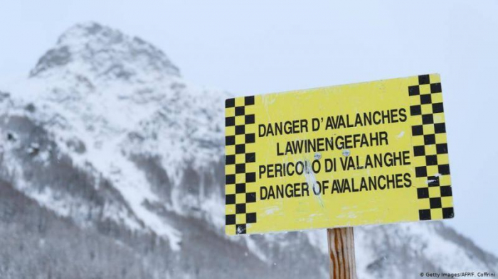 Un mort dans une avalanche en Suisse