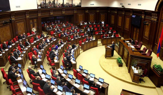 Ermənistan parlamentində kütləvi dava - VİDEO