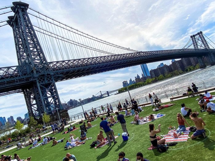 Beaches, parks busy as Europe heat wave and U.S. spring test new coronavirus rules