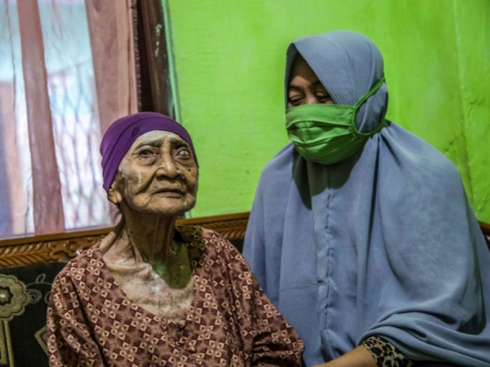 Une Indonésienne de 100 ans survit au coronavirus