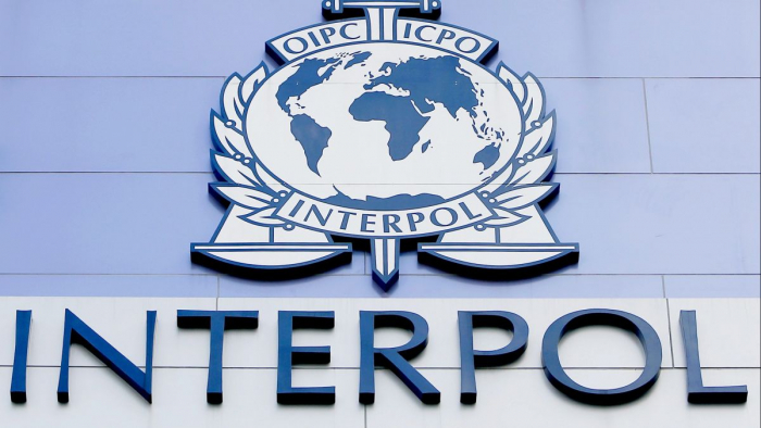 Interpol émet une notice rouge contre la femme d