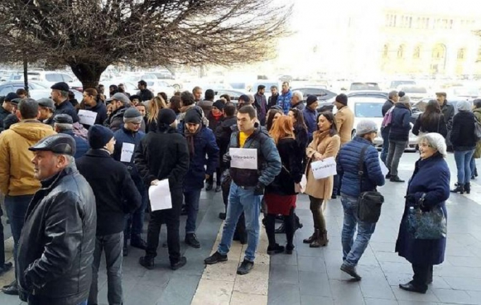 Ermənistanda banklara qarşı etiraz aksiyası keçirilir -  VİDEO  