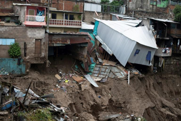   La tempête tropicale Amanda frappe le Salvador et le Guatemala et fait 14 morts  