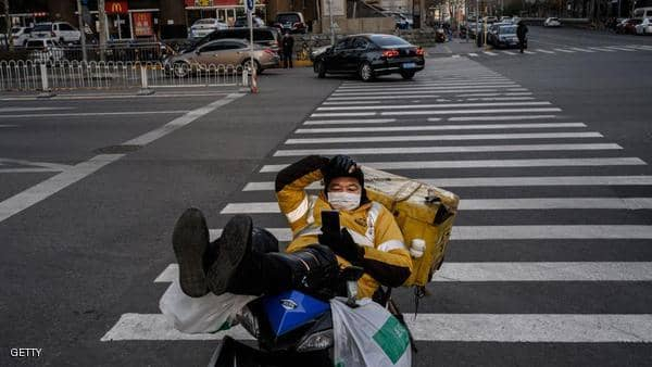 بكين تبحث عن فيروس كورونا "وسط الأطعمة والطرود"