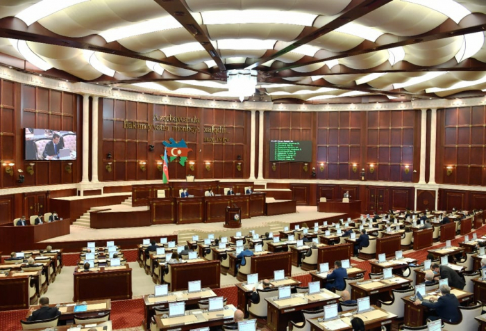   Milli Majlis realiza otra sesión extraordinaria  