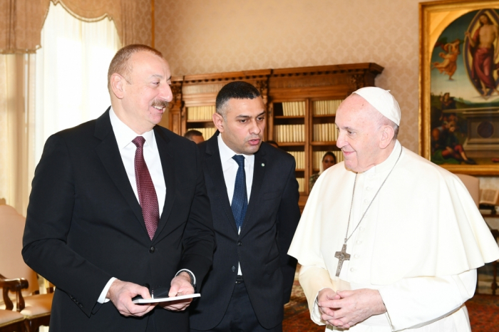   El Papa Francis felicita al Presidente Ilham Aliyev  