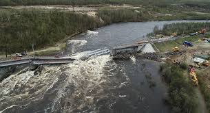 Múrmansk se queda sin ferrocarril tras el colapso de un puente sobre el río-Vídeo