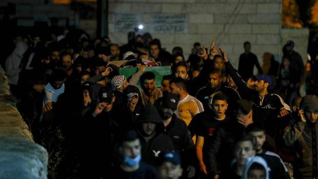 Jerusalén despide al joven autista abatido por disparos de la policía